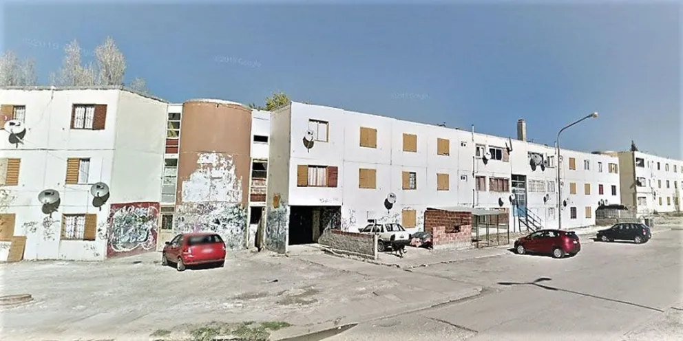 A camionero le sustrajeron las dos chapas patentes de su auto en las Mil Viviendas de Trelew