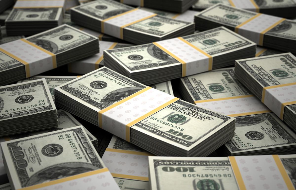 El dólar blue continúa rompiendo récords y se acerca a los 500 pesos