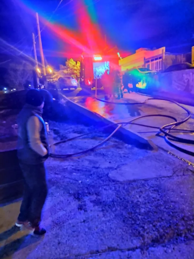 Una mujer fue asistida por inhalación de humo tras un incendio de ...